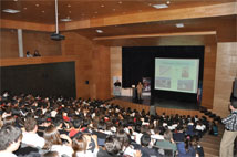 Figure 1: A full auditorium of 280 people attend a presentation by Eduardo Hardy, AUI-NRAO representative in Chile.