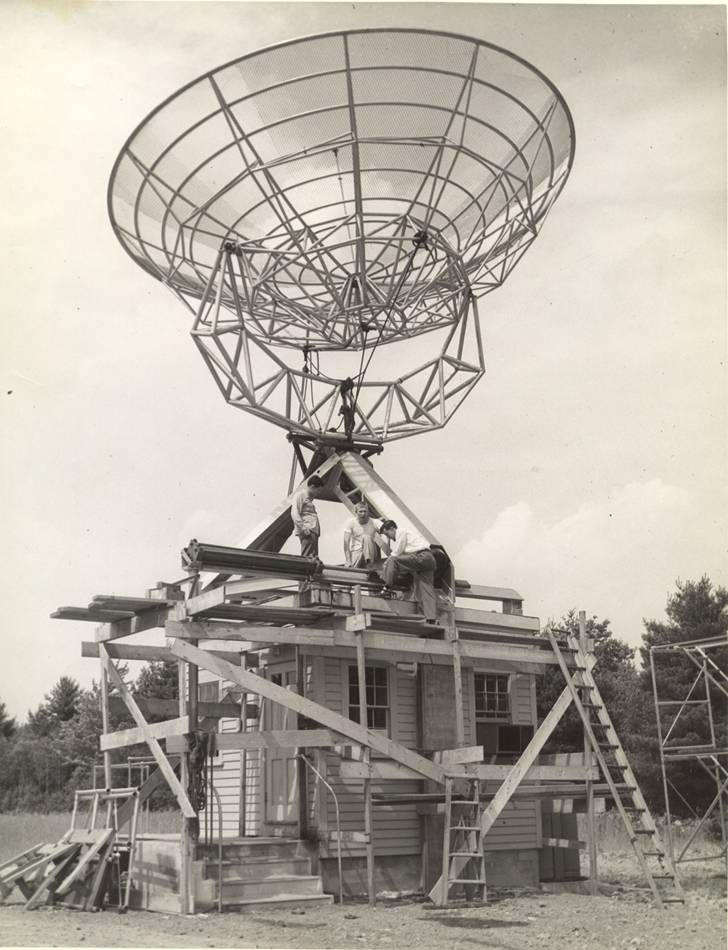 [Antenna mounted on control building]