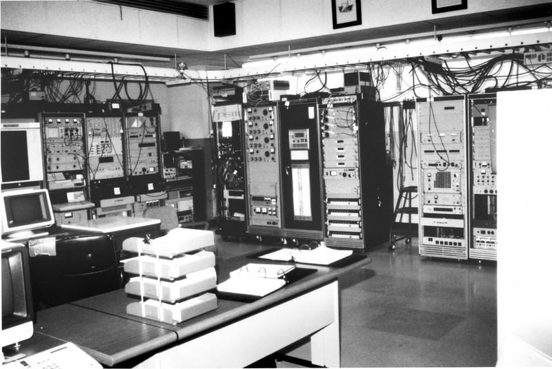 http://jump2.nrao.edu/dbtw-wpd/textbase/Imagefiles/300ft-controlrm-undated.jpg