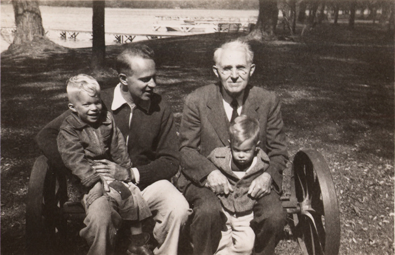 http://jump2.nrao.edu/dbtw-wpd/Textbase/Imagefiles/kraus_family-1949-1.jpg