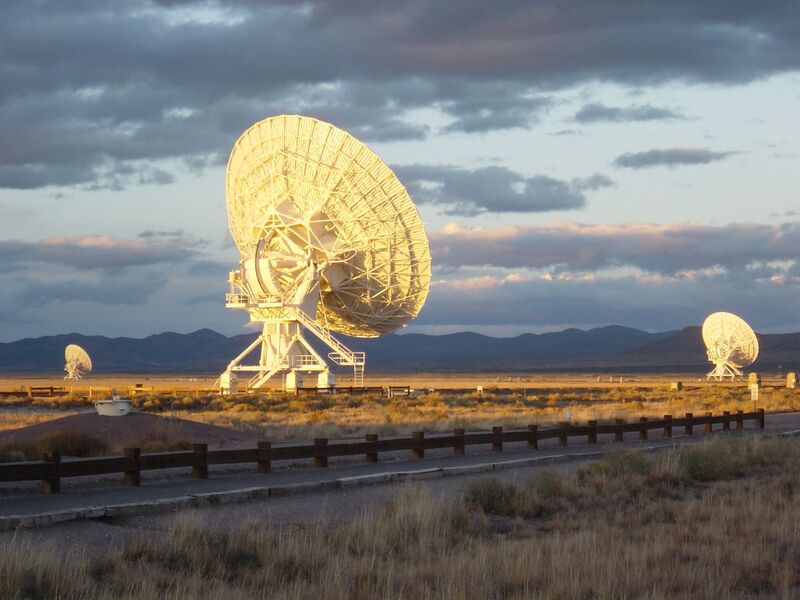 https://www.nrao.edu/archives/plugins/Dropbox/files/vla_sunset_hi.jpg