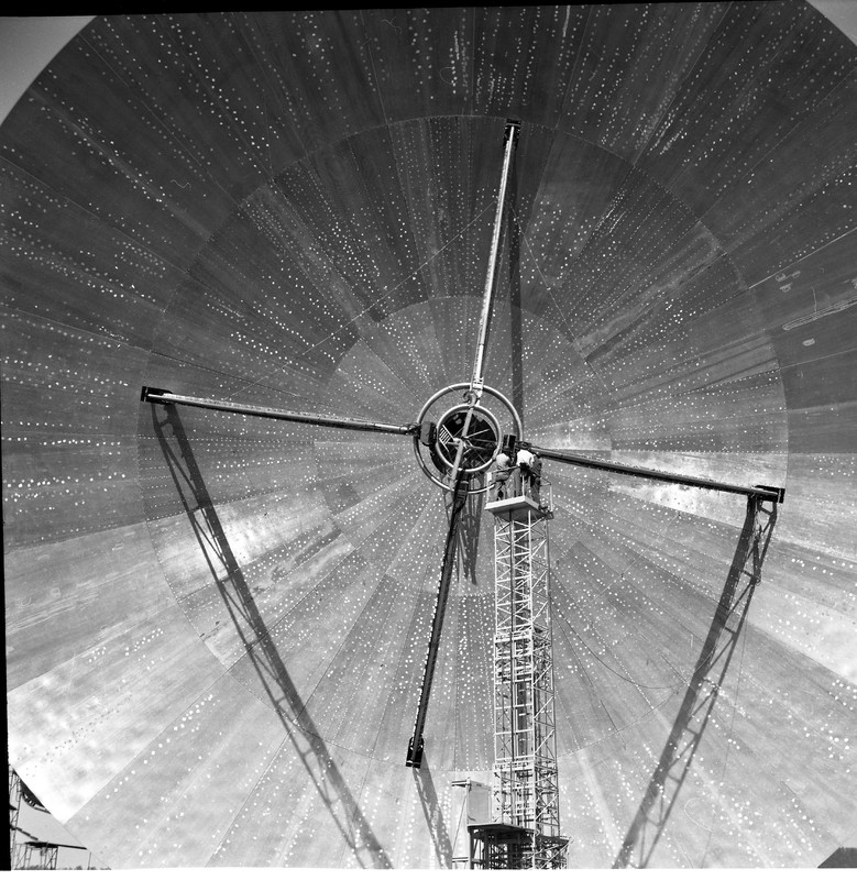 https://omeka.nrao.edu/plugins/Dropbox/files/GB65-02299-May1965.jpg