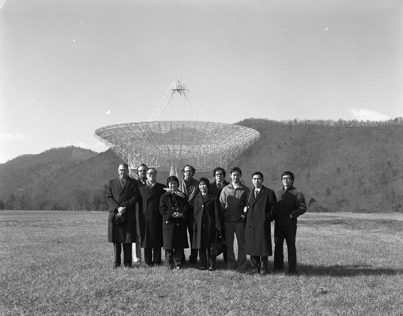 https://omeka.nrao.edu/plugins/Dropbox/files/GB76-14091-Chinese_delegation_18nov1976.jpg