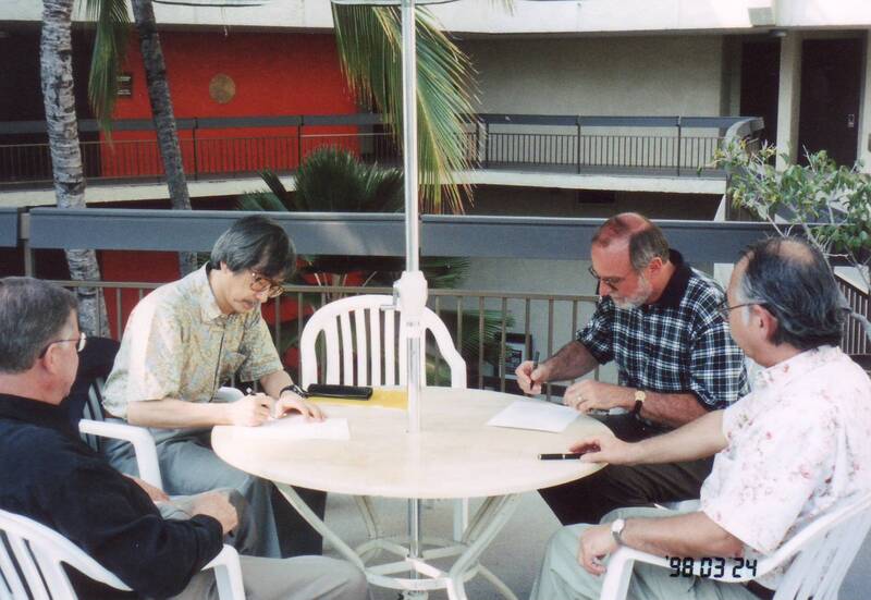 NAOJ-NRAOMOAsigning-Hawaii-March1998.JPG