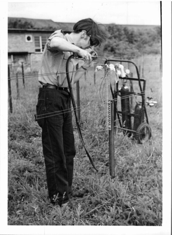 1964-Bridle-making-joints-in-81.5-MHz-array-at-Rifle-Range.jpg