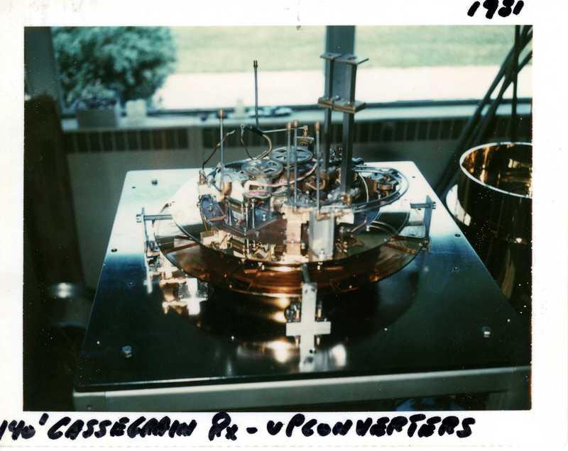 http://jump2.nrao.edu/dbtw-wpd/textbase/Imagefiles/140ft-cassegrain-rx-upconverters-1981.jpg