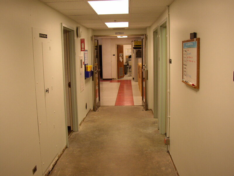 2003-11-26_First_Floor_South_corridor_painted.JPG