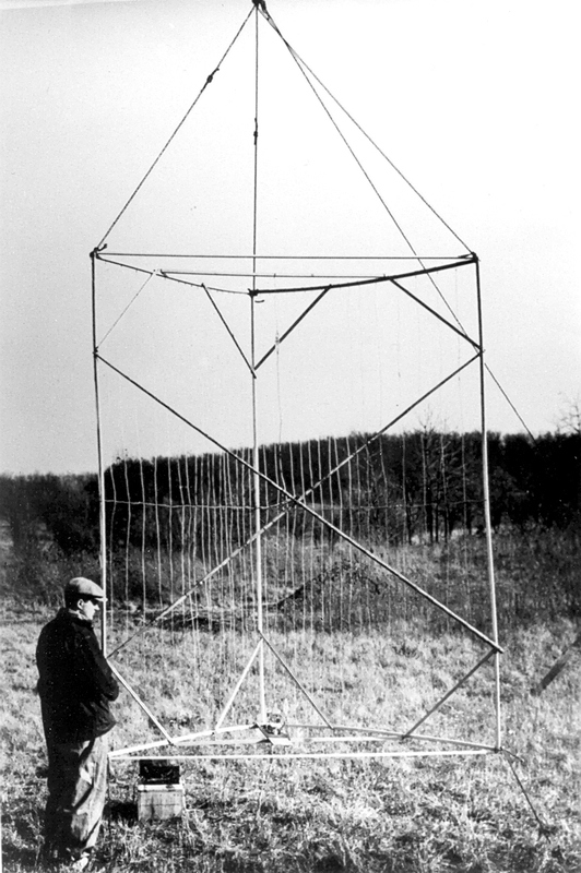 http://jump2.nrao.edu/dbtw-wpd/Textbase/Imagefiles/kraus_corner-reflector.jpg