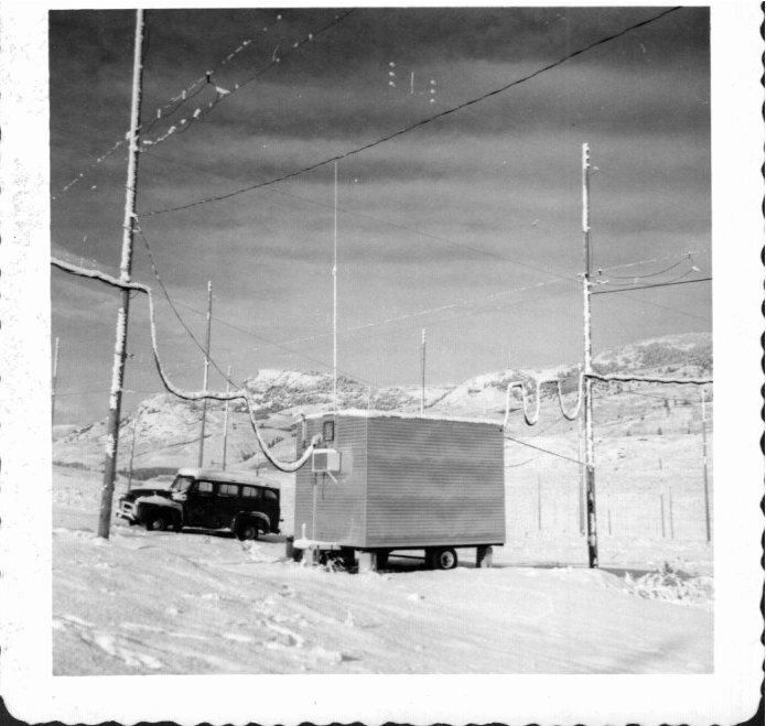 1965-Winter-10-MHz-T-array-trailer-and-Travelall.jpg