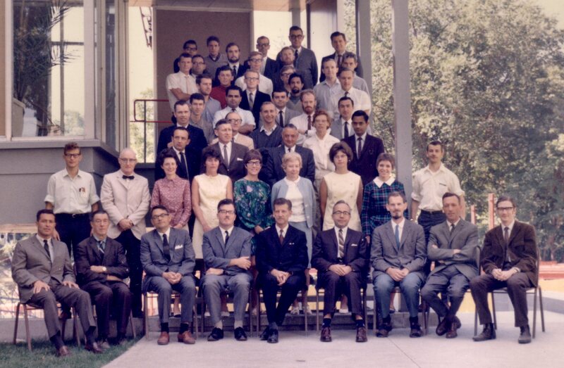 1967-09-00-Queens-U-Physics-Department-Group-Photo.jpg