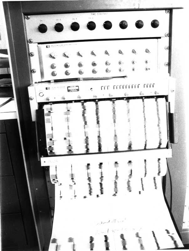 http://jump2.nrao.edu/dbtw-wpd/textbase/Imagefiles/Chart-recorder-interferometer-aug1987-DwayneSchiebelFamily.jpg