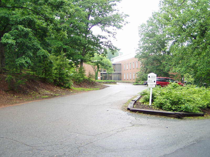 2003-05-27_Upper_lot_entrance.JPG