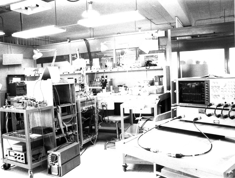 http://jump2.nrao.edu/dbtw-wpd/textbase/Imagefiles/Interferometer-Lab-aug1987-DwayneSchiebelFamily.jpg