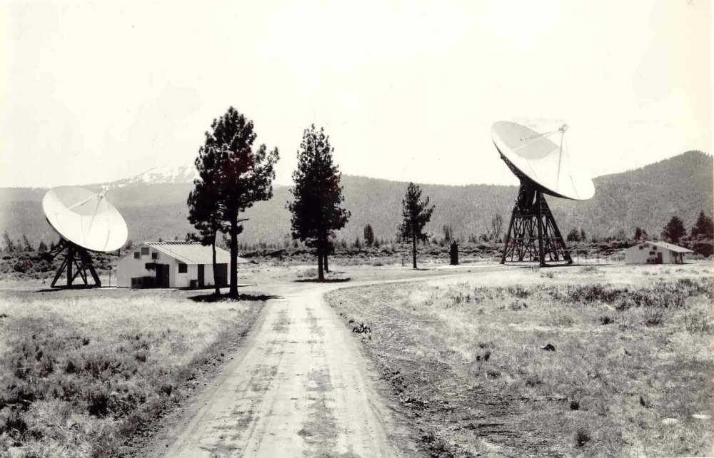 [Hat Creek Observatory 33 and 85 foot telescope]